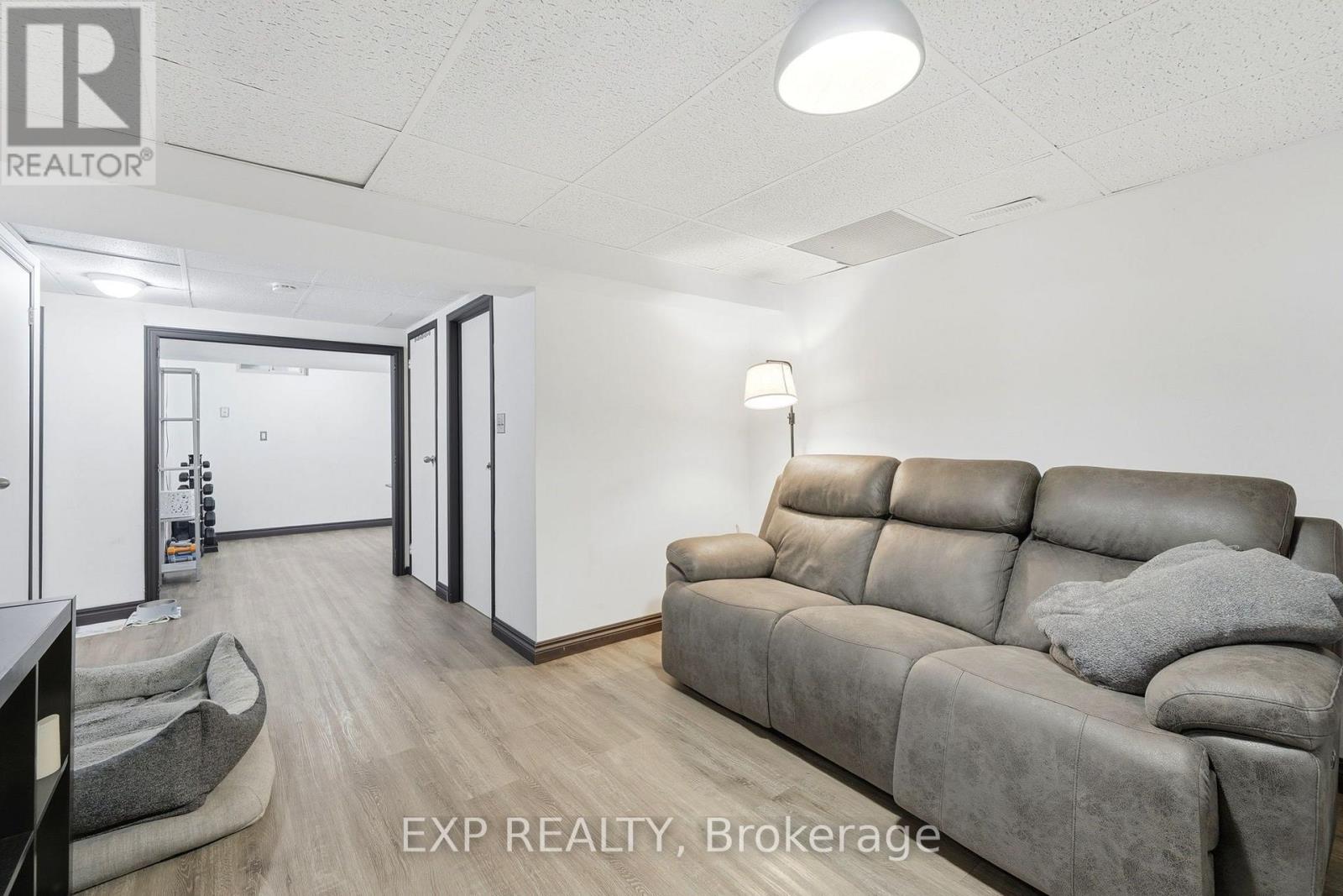 14 HEDGE LAWN DRIVE - Image 30