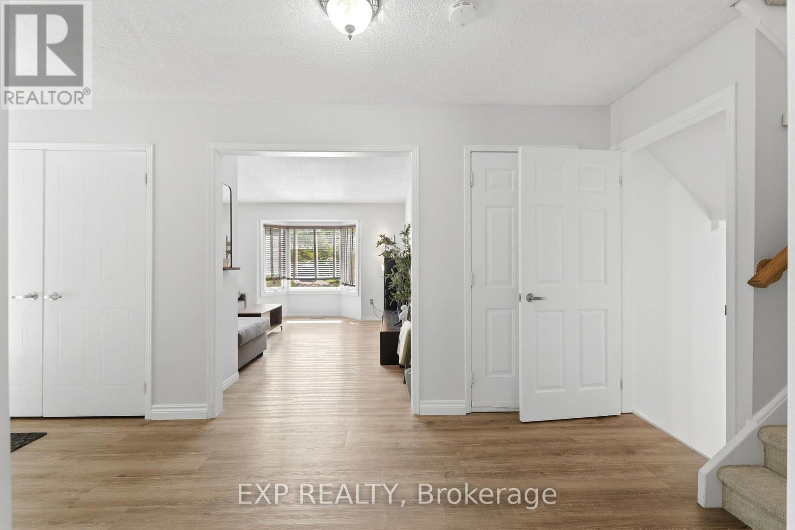 14 HEDGE LAWN DRIVE - Image 7