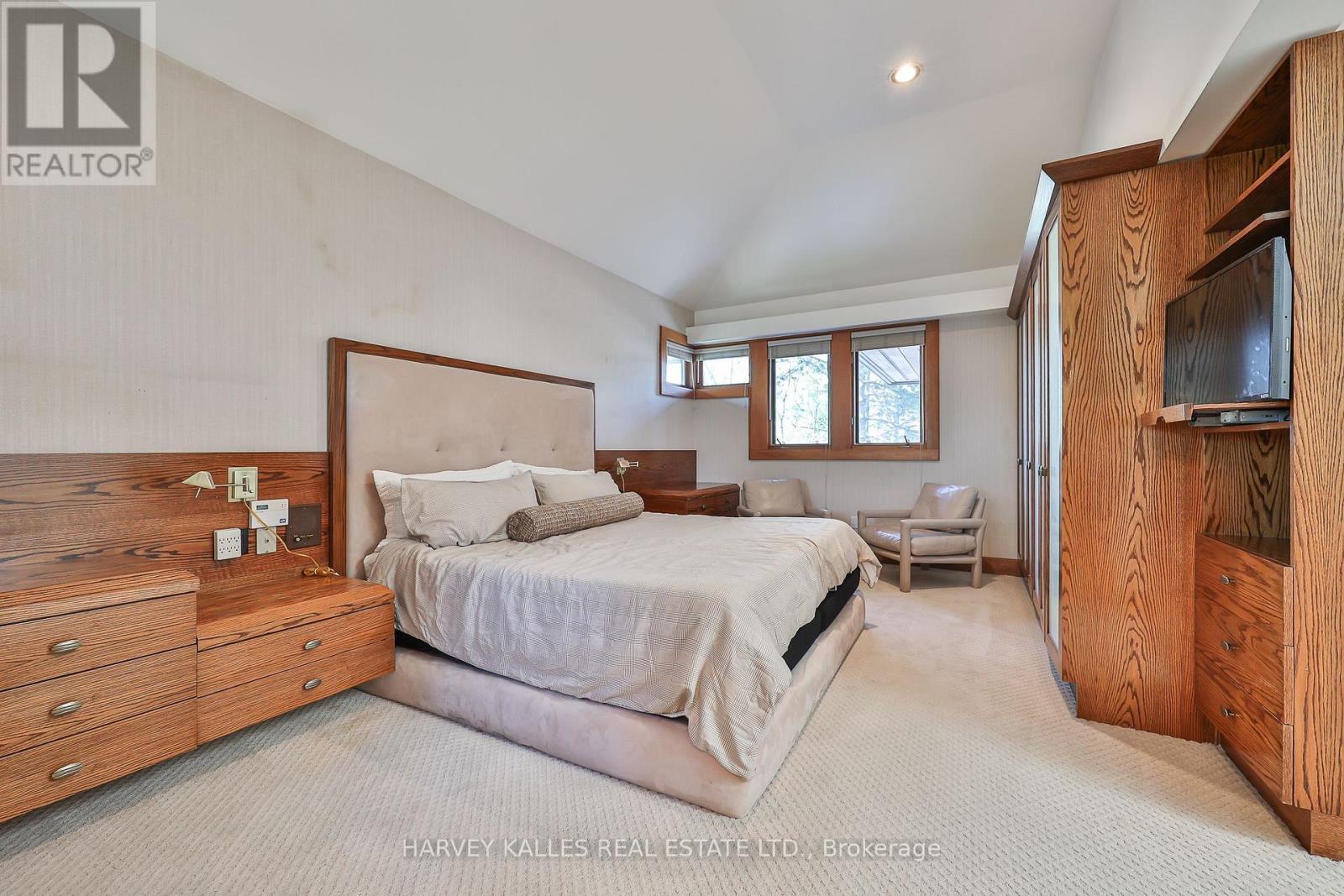 223 HILLHURST BOULEVARD - 20