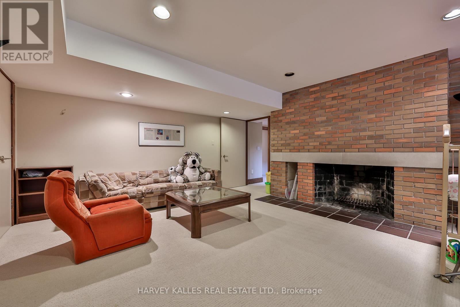 223 HILLHURST BOULEVARD - Image 30
