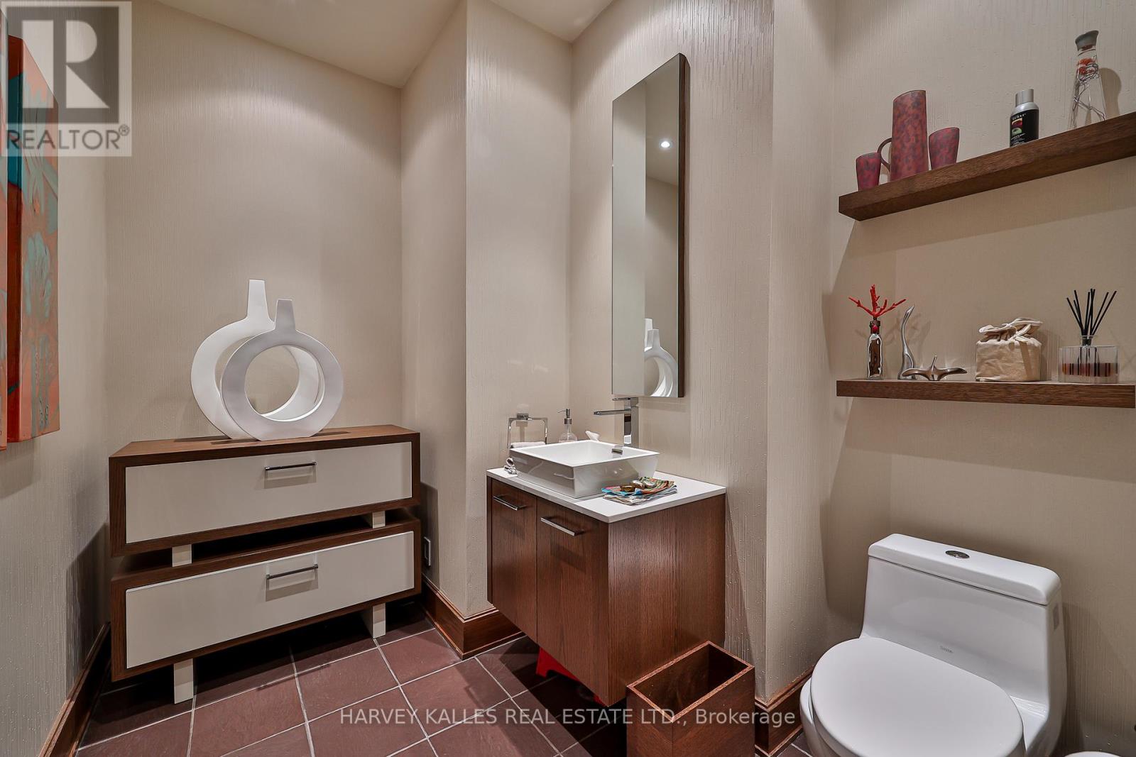 223 HILLHURST BOULEVARD - 6