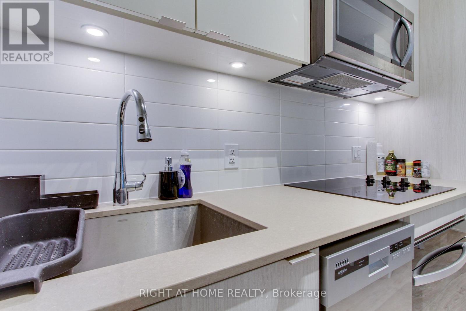 #312B 70 PRINCESS STREET - 6