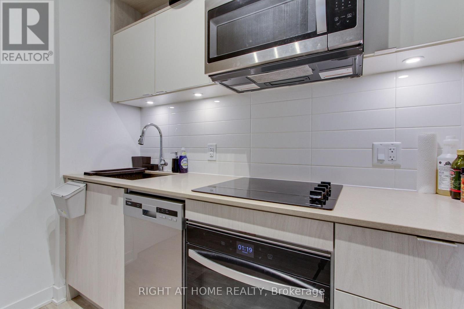 #312B 70 PRINCESS STREET - 7