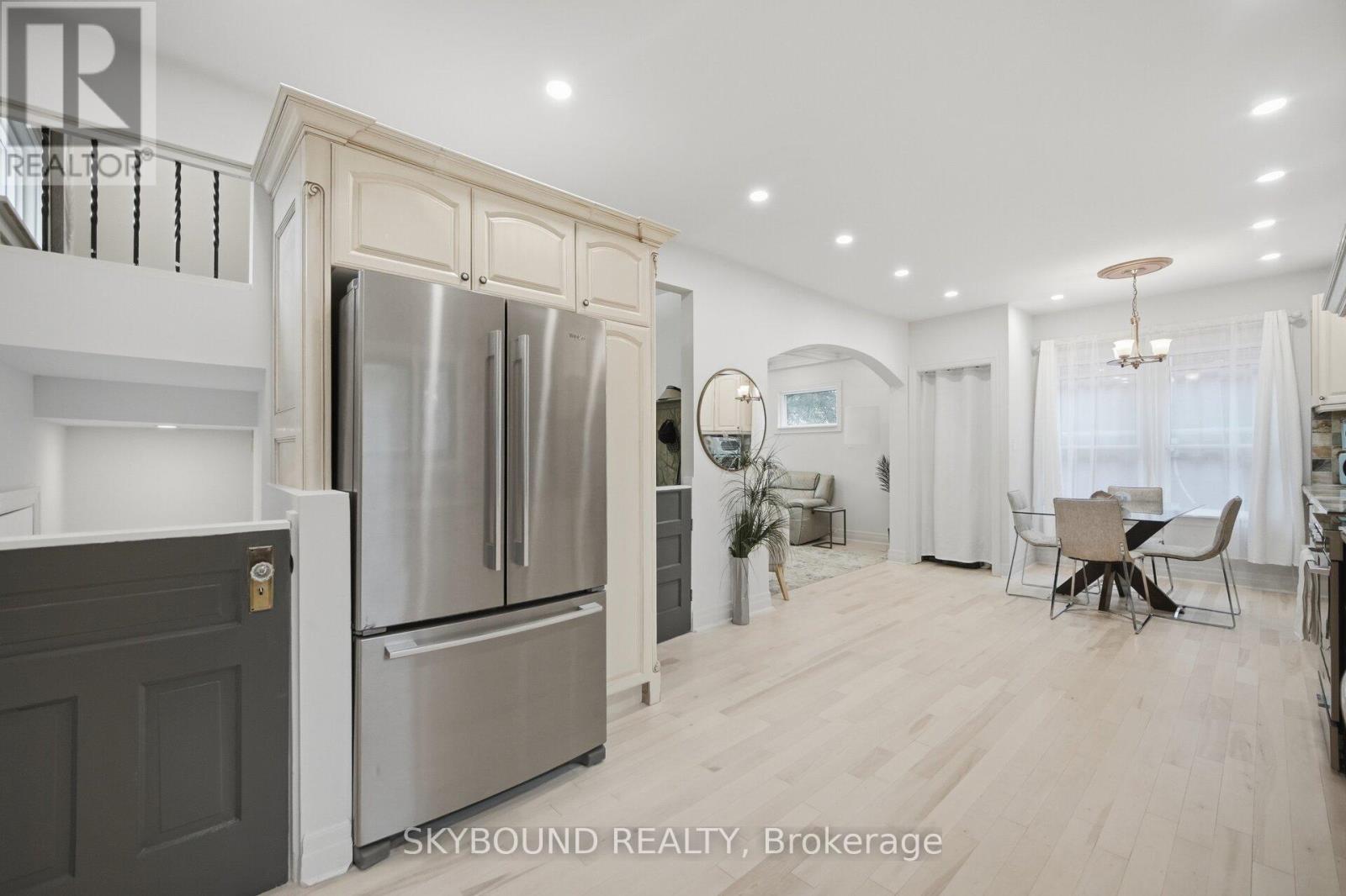 27 ROWE STREET - 11