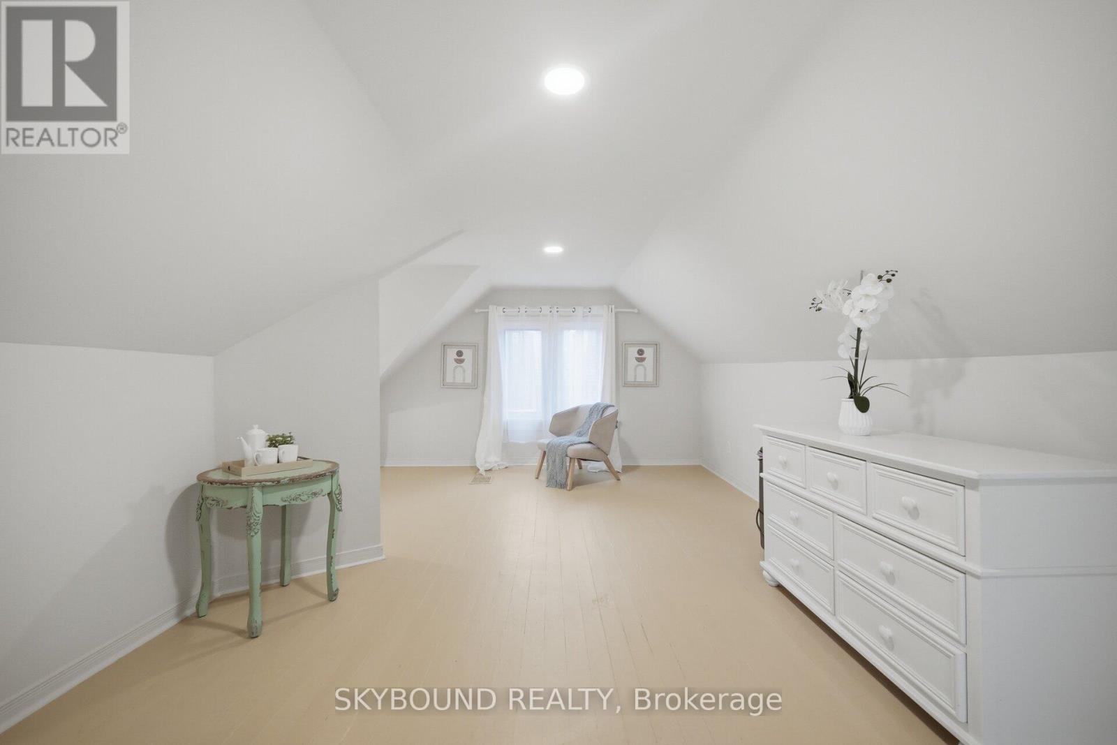 27 ROWE STREET - 36