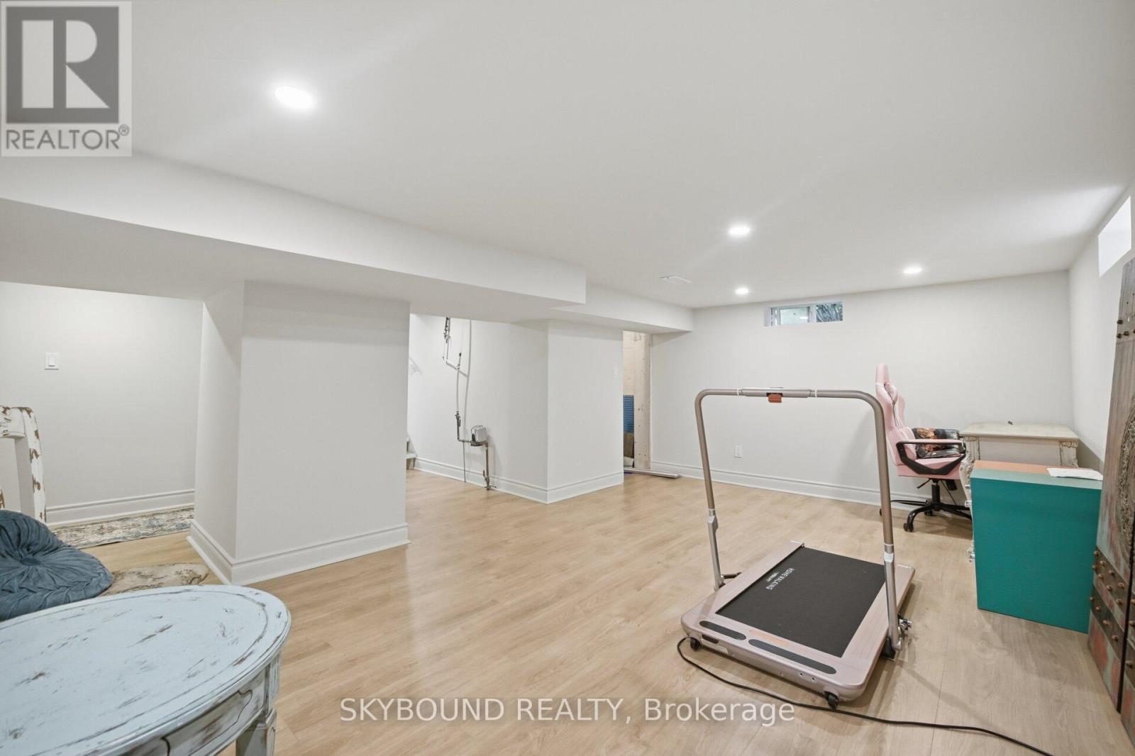 27 ROWE STREET - 40