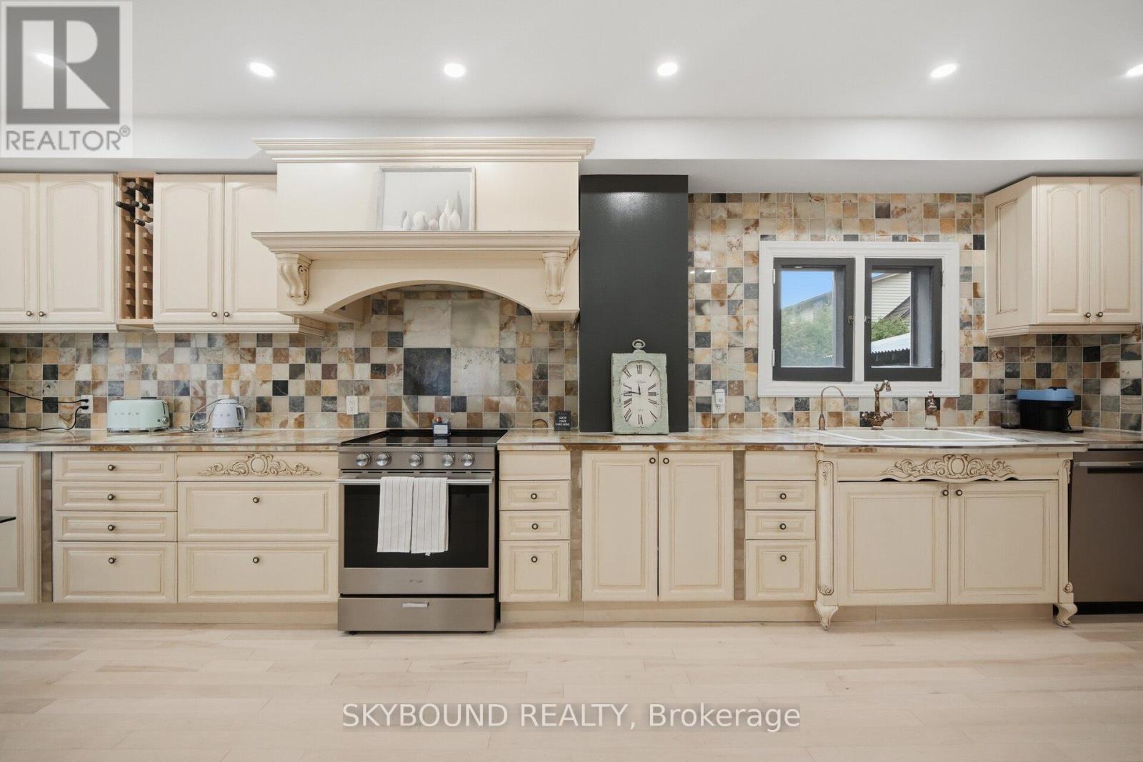 27 ROWE STREET - 8