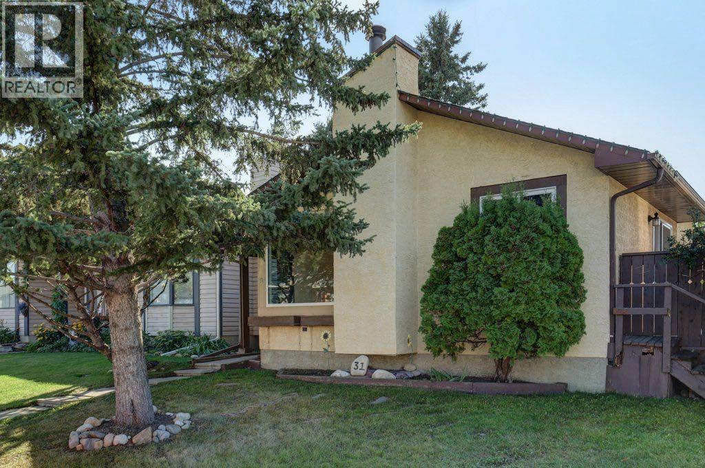 31 Castledale Way NE - 2