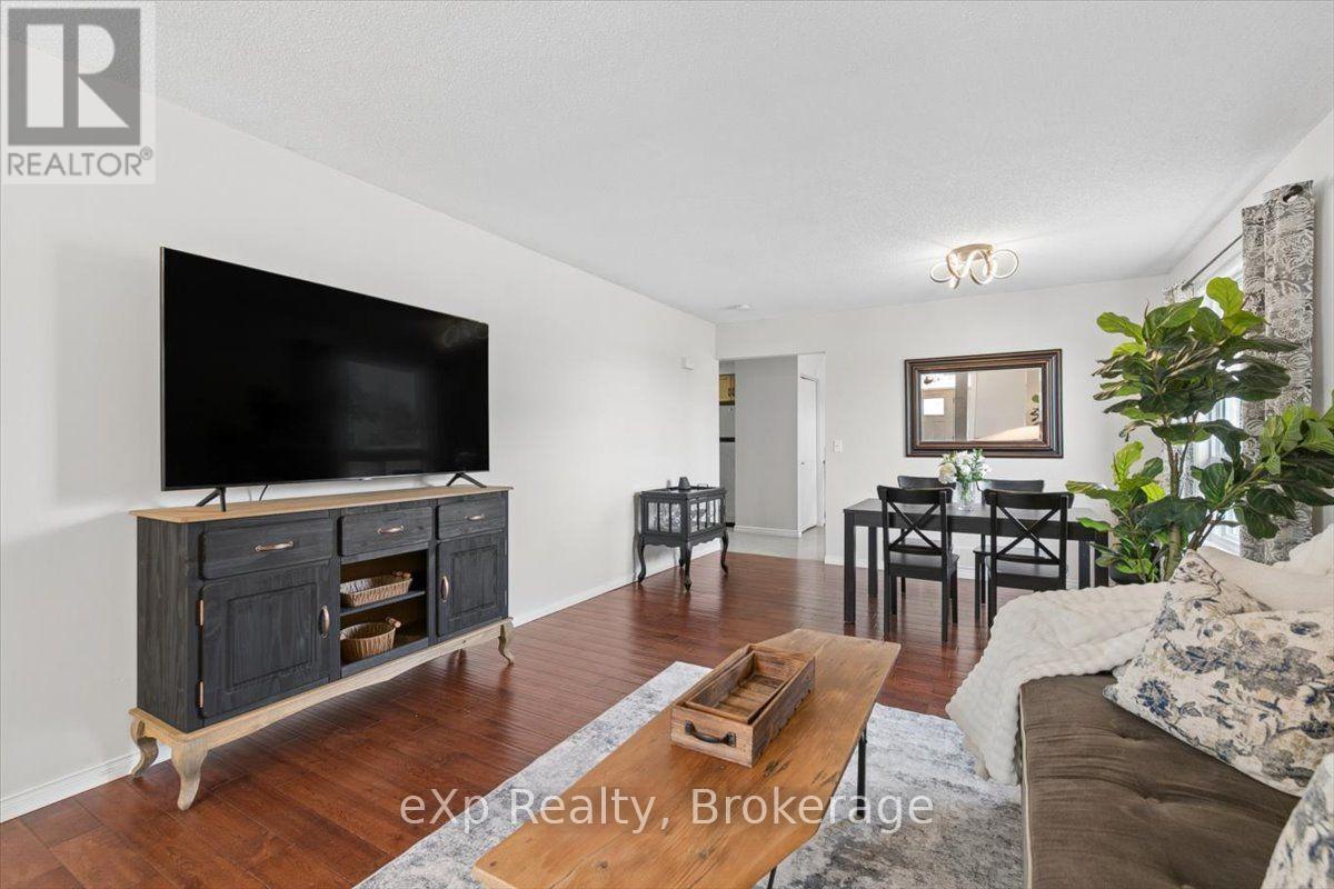 64 BUCKTHORN CRESCENT, Guelph (Grange Road) — photo 4