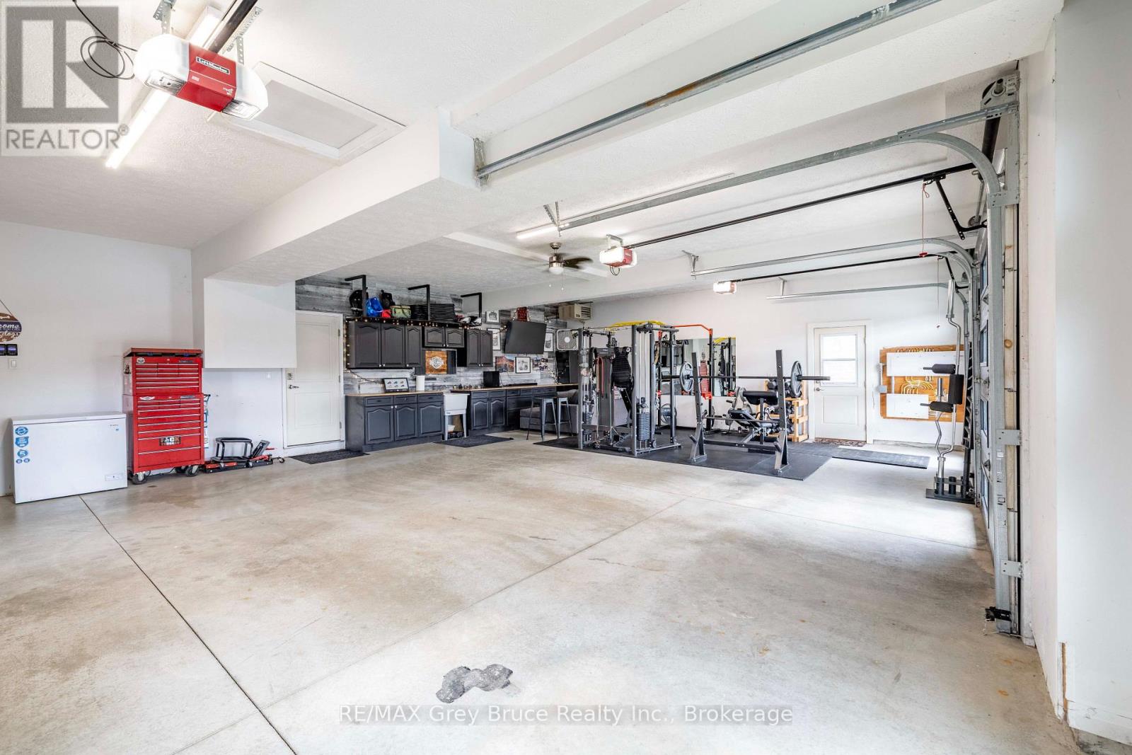 63 HOWE DRIVE - Image 34
