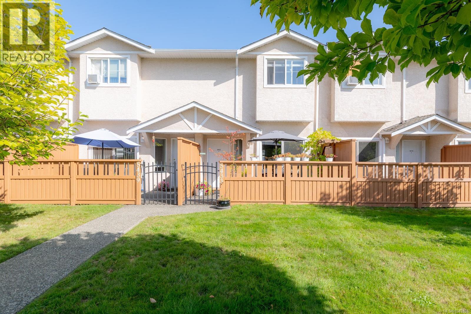 5433 Woodland Cres W - 2