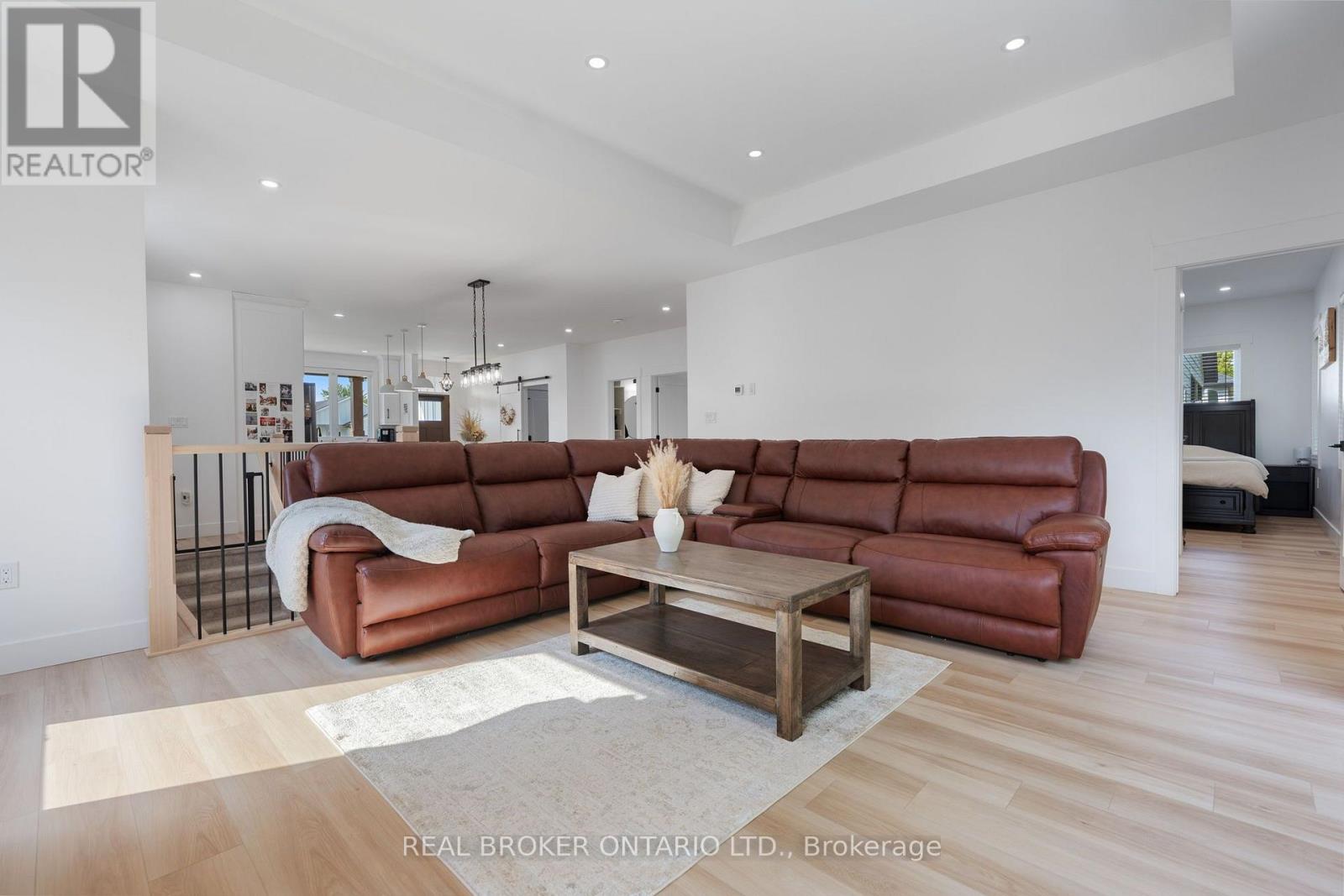 9 MACNEIL COURT - 15