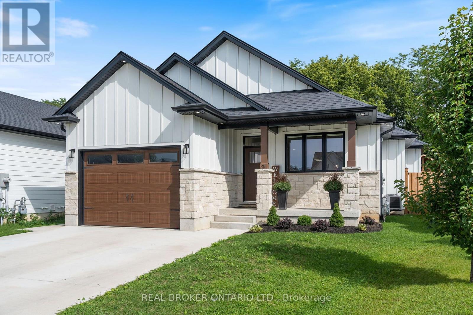 9 MACNEIL COURT - 2