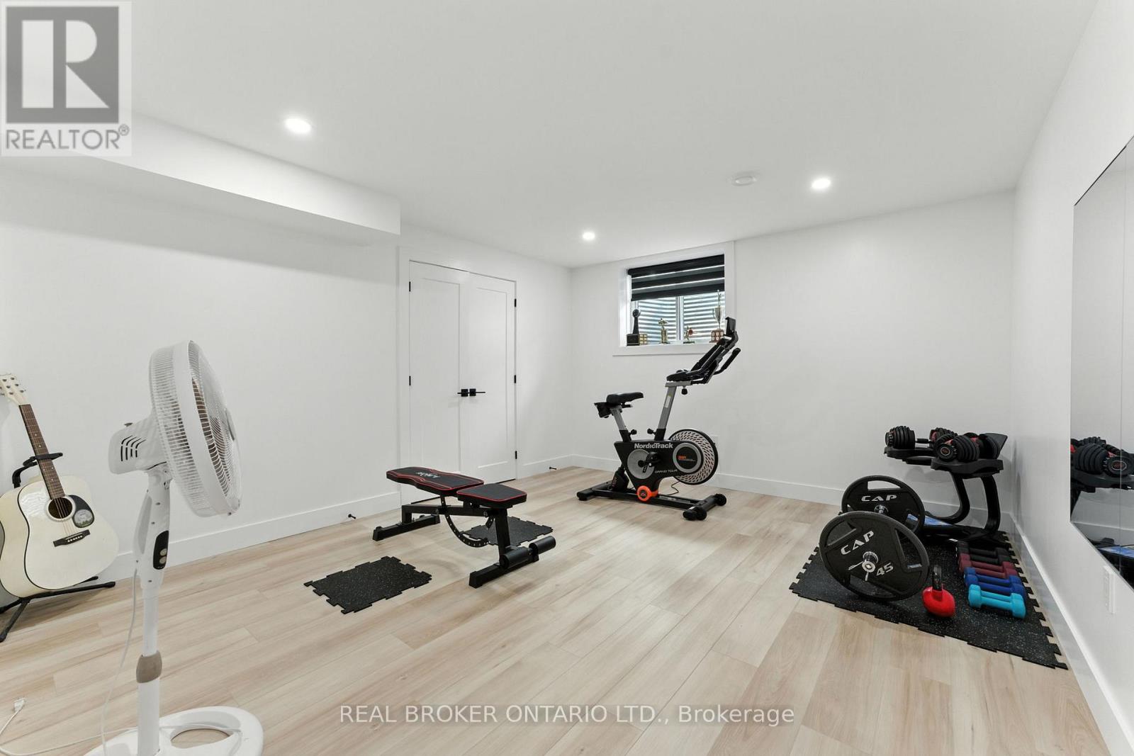 9 MACNEIL COURT - 28