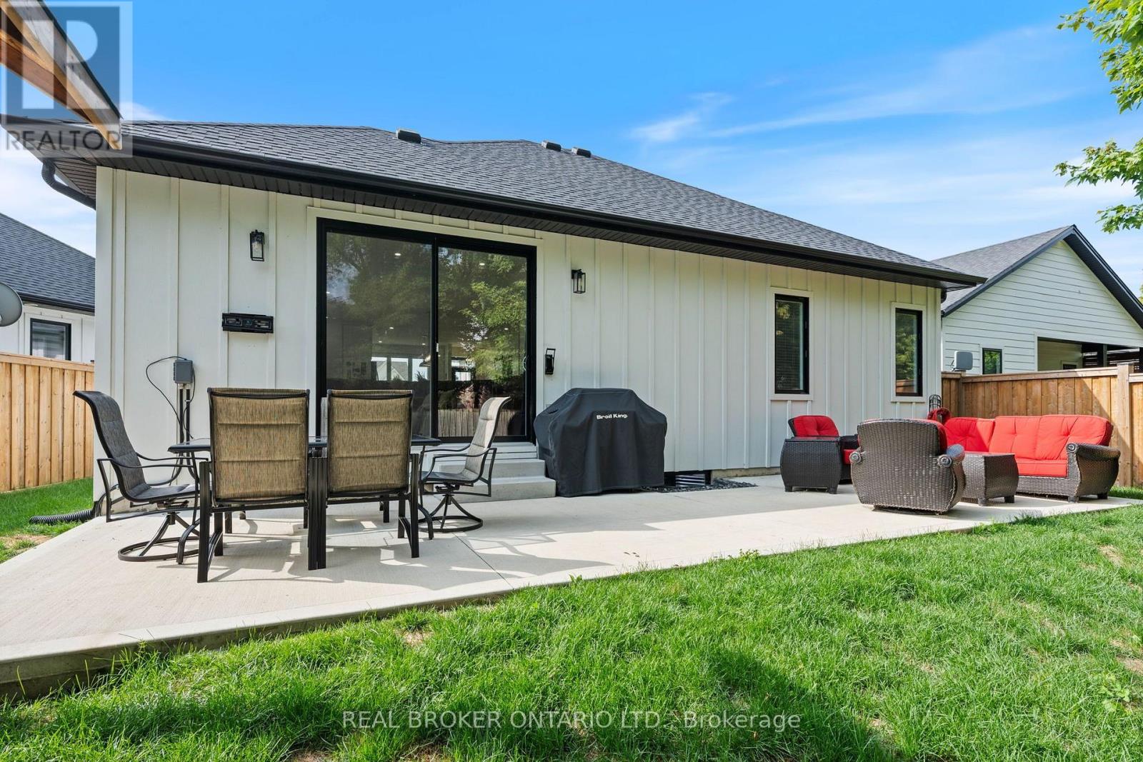 9 MACNEIL COURT - Image 33