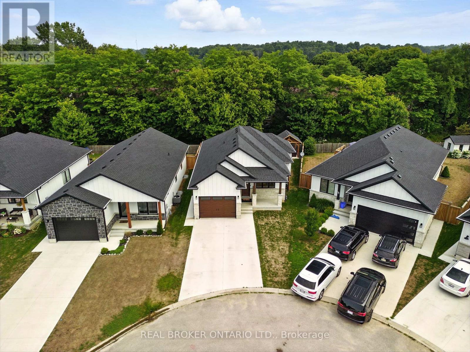 9 MACNEIL COURT - 36