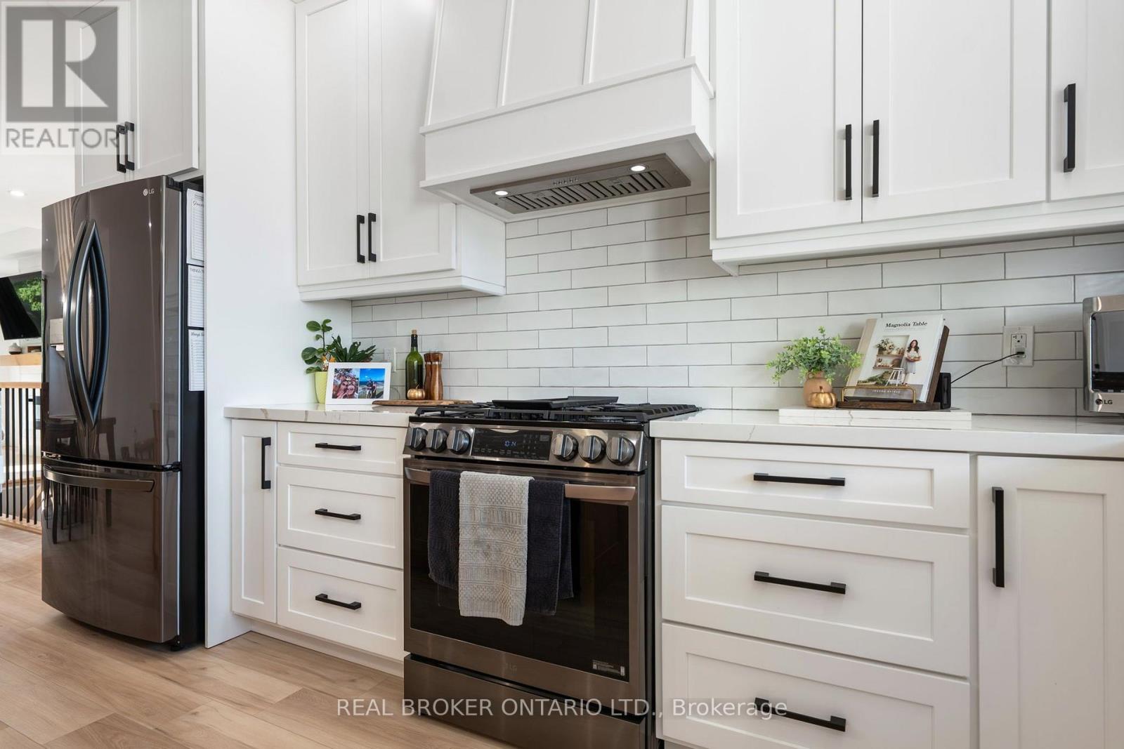 9 MACNEIL COURT - 7