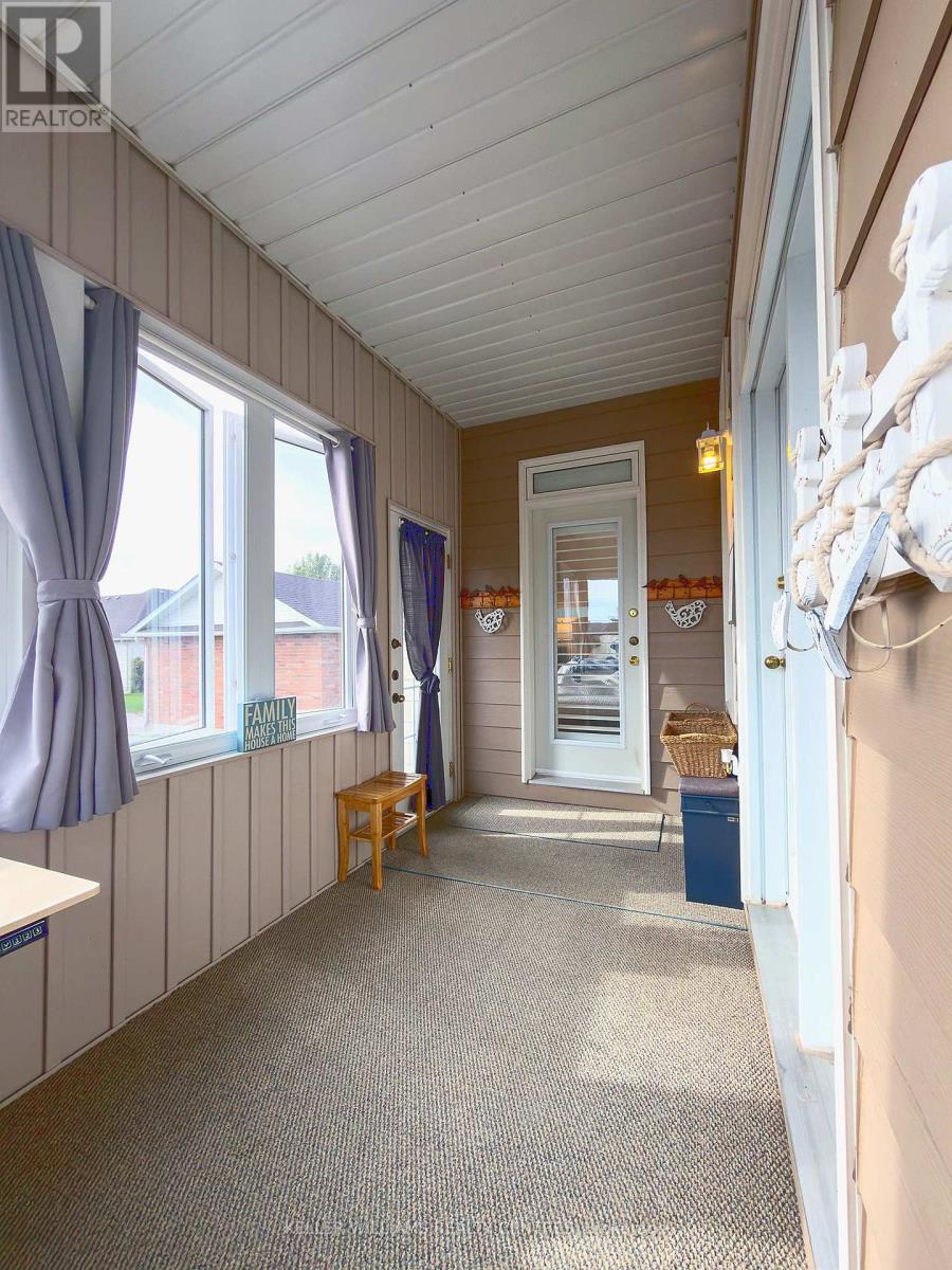 773 PRINCE OF WALES DRIVE - 21