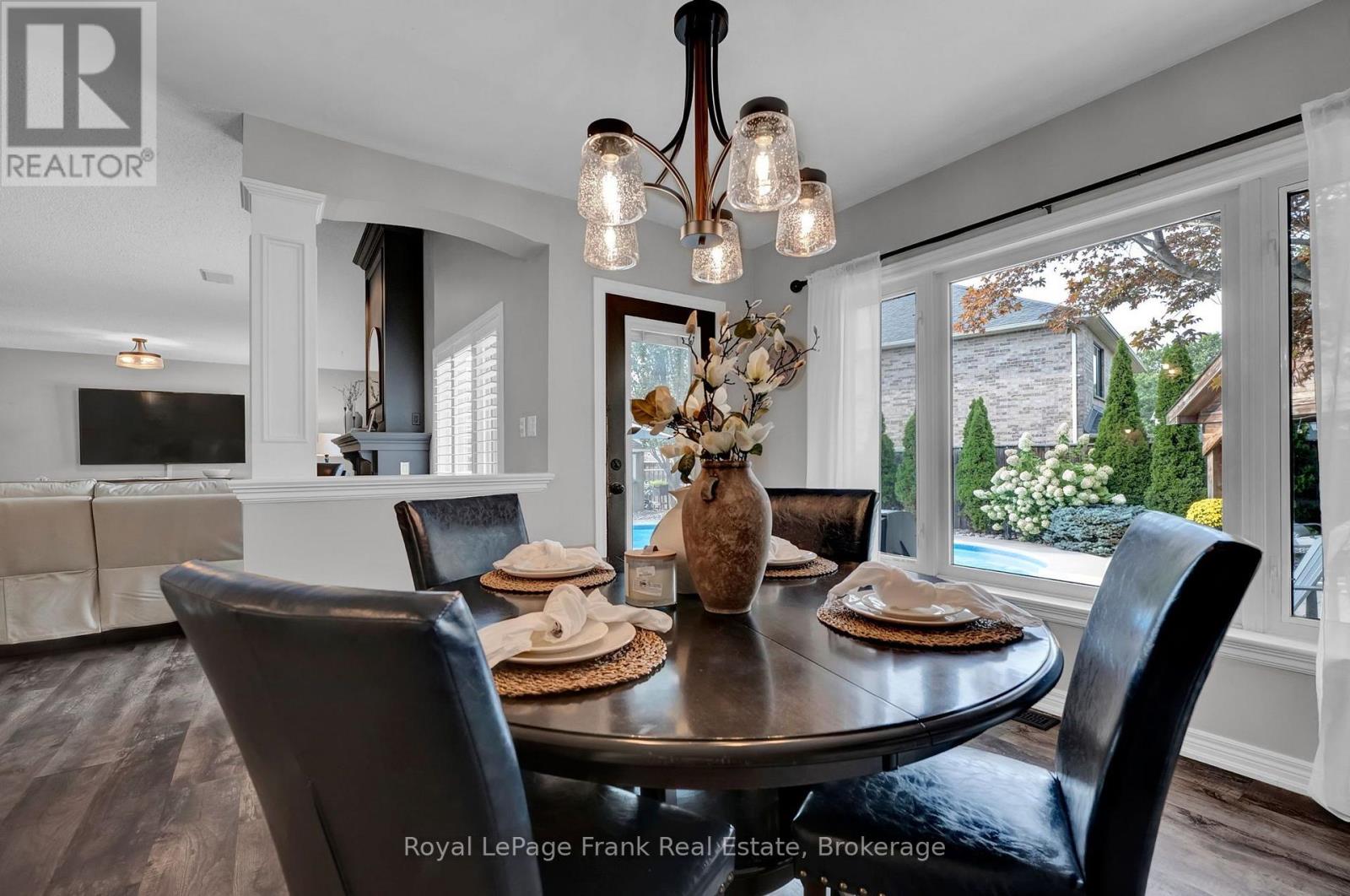 9 SHEENAN COURT - 12