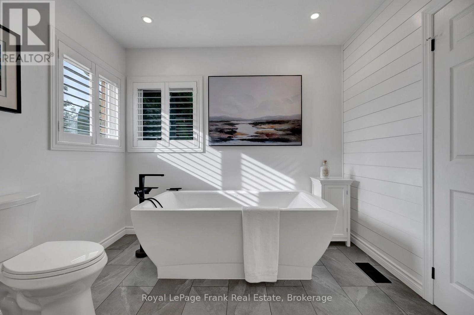 9 SHEENAN COURT - 17