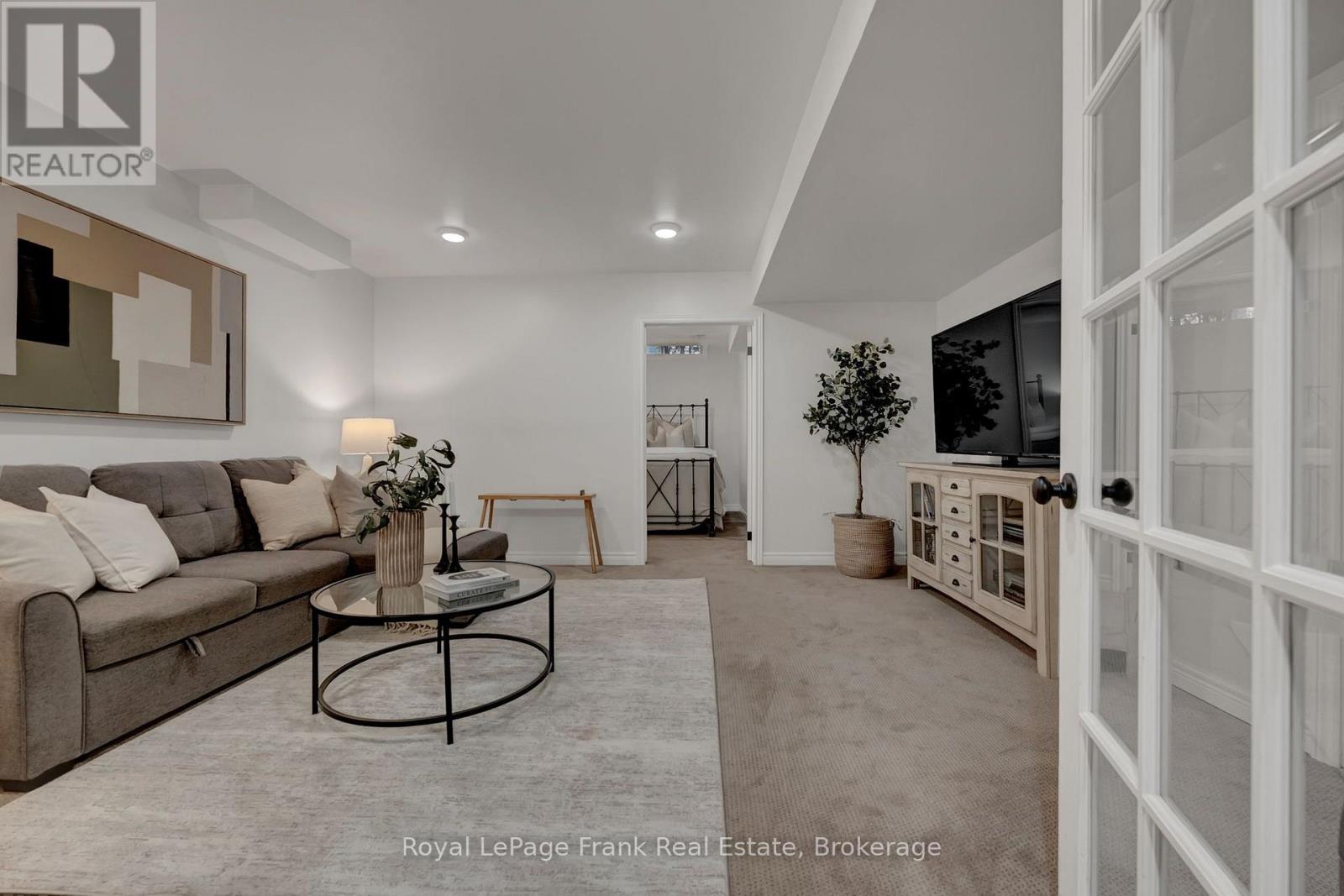 9 SHEENAN COURT - 27