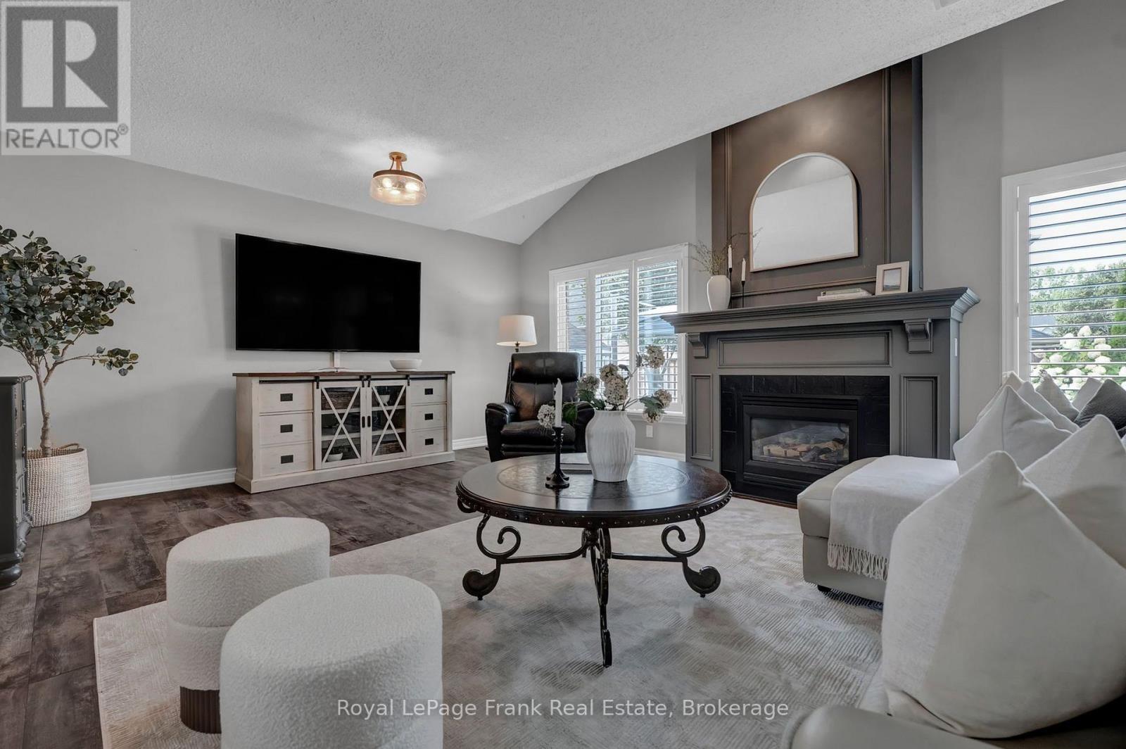 9 SHEENAN COURT - 5