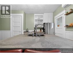 425 Lutz Street, photo 10