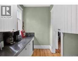425 Lutz Street, photo 11