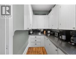 425 Lutz Street, photo 2