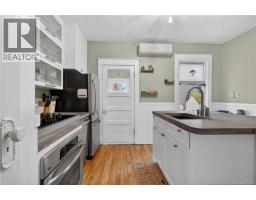 425 Lutz Street, photo 3