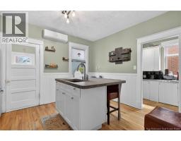 425 Lutz Street, photo 4