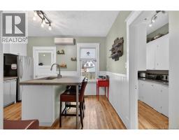 425 Lutz Street, photo 6