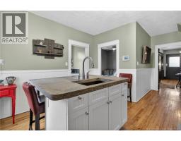 425 Lutz Street, photo 8