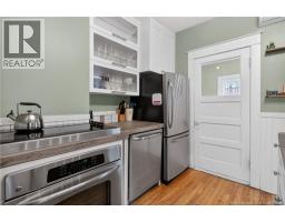425 Lutz Street, photo 9
