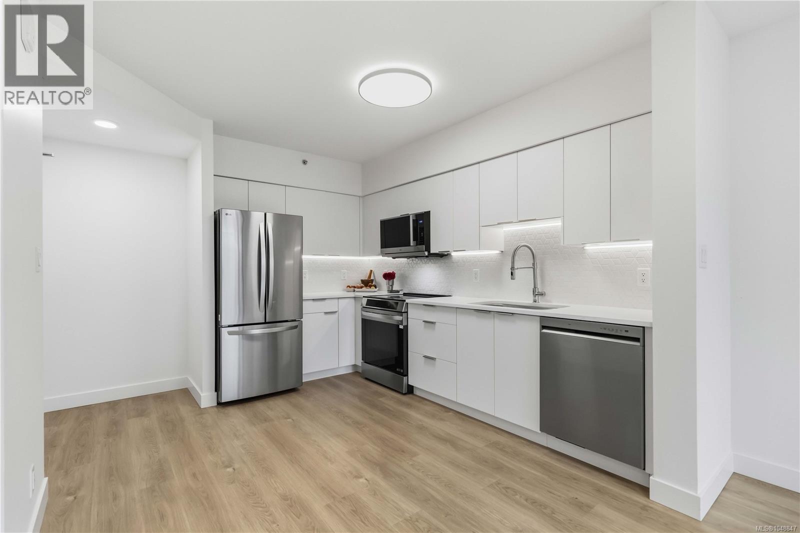 #101 751 Fairfield Rd - Image 11