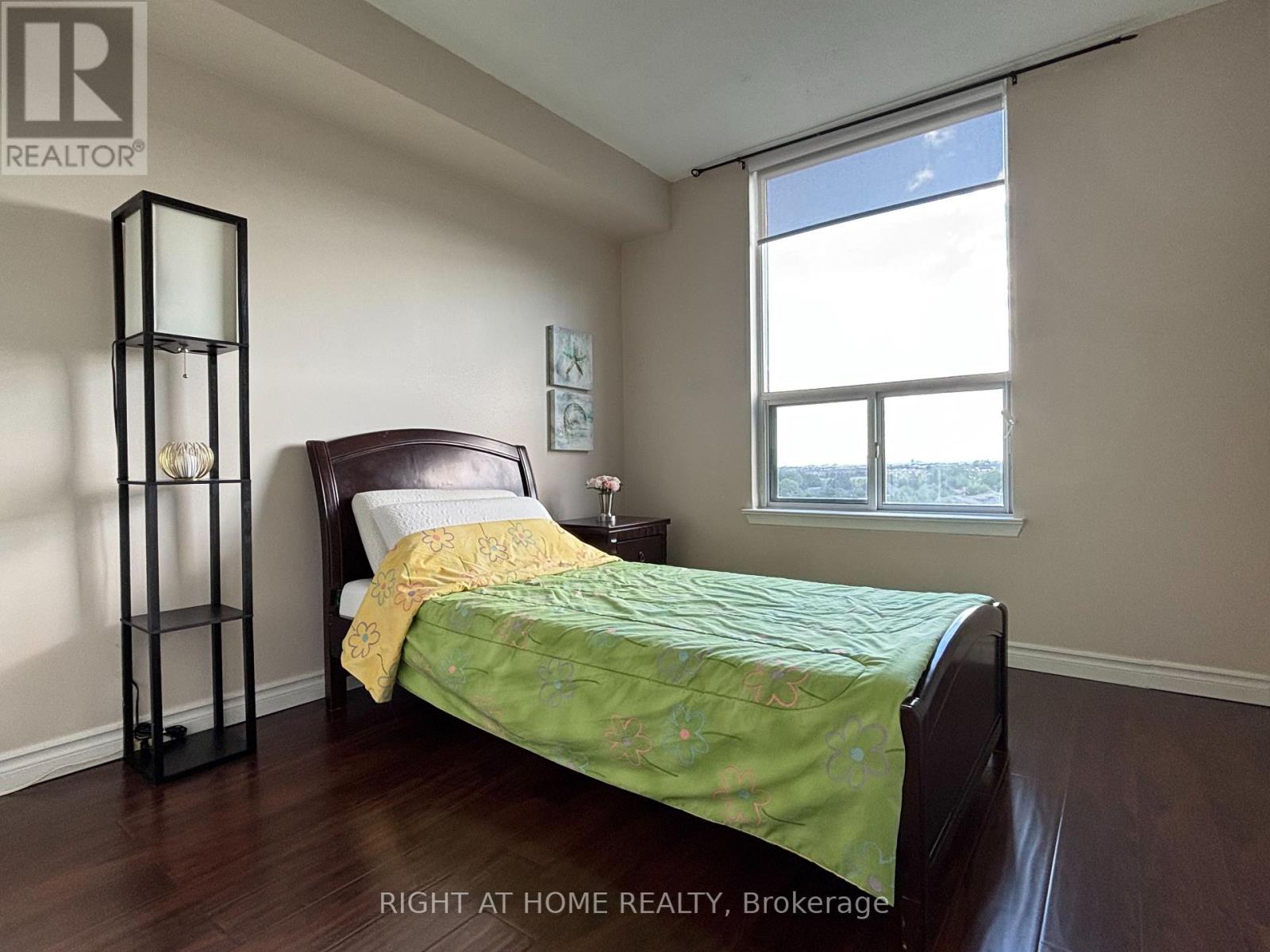 #808 135 HILLCREST AVENUE S - 11