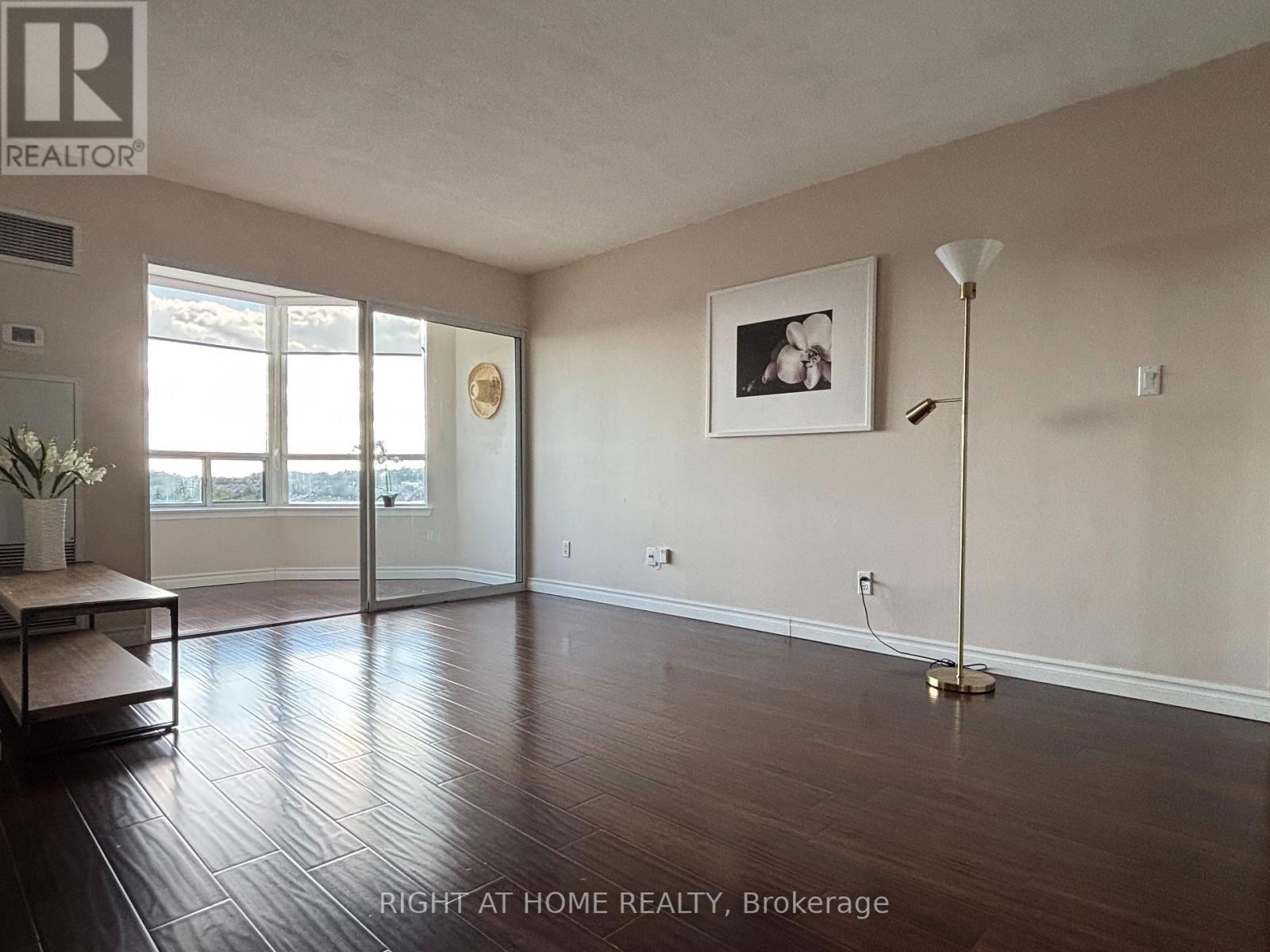 #808 135 HILLCREST AVENUE S - 5