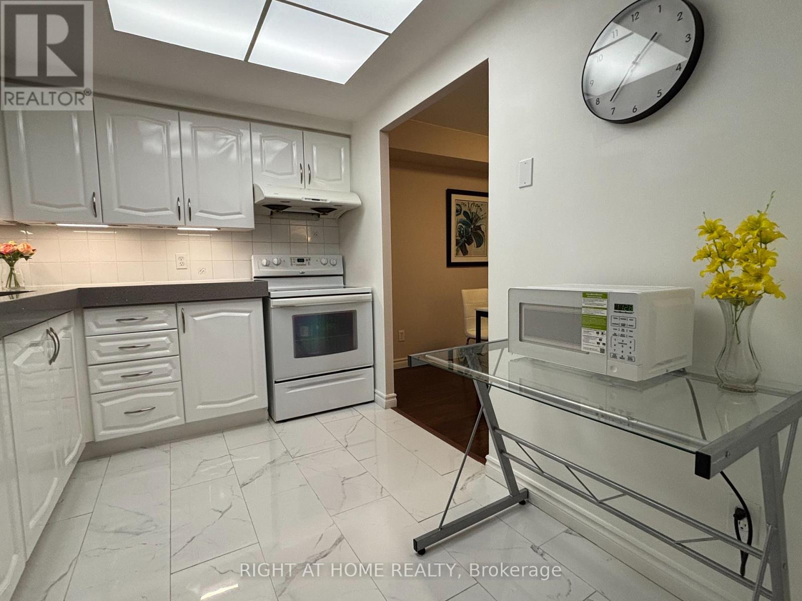 #808 135 HILLCREST AVENUE S - 9