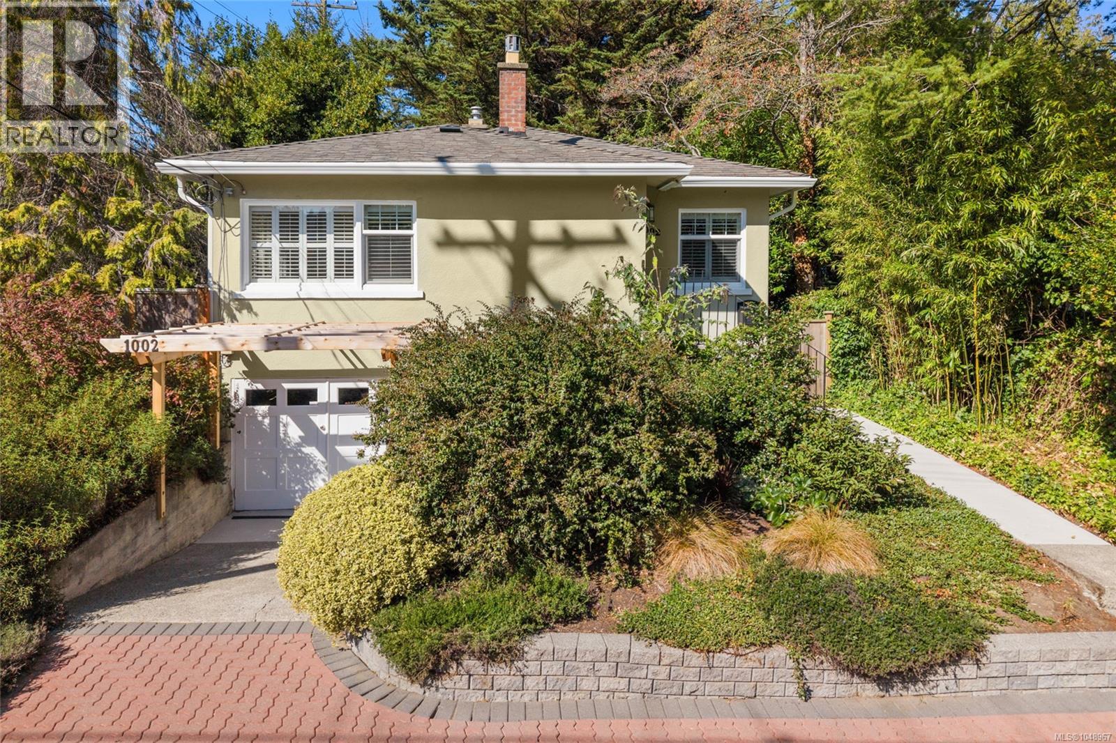 1002 Walema Avenue, Saanich