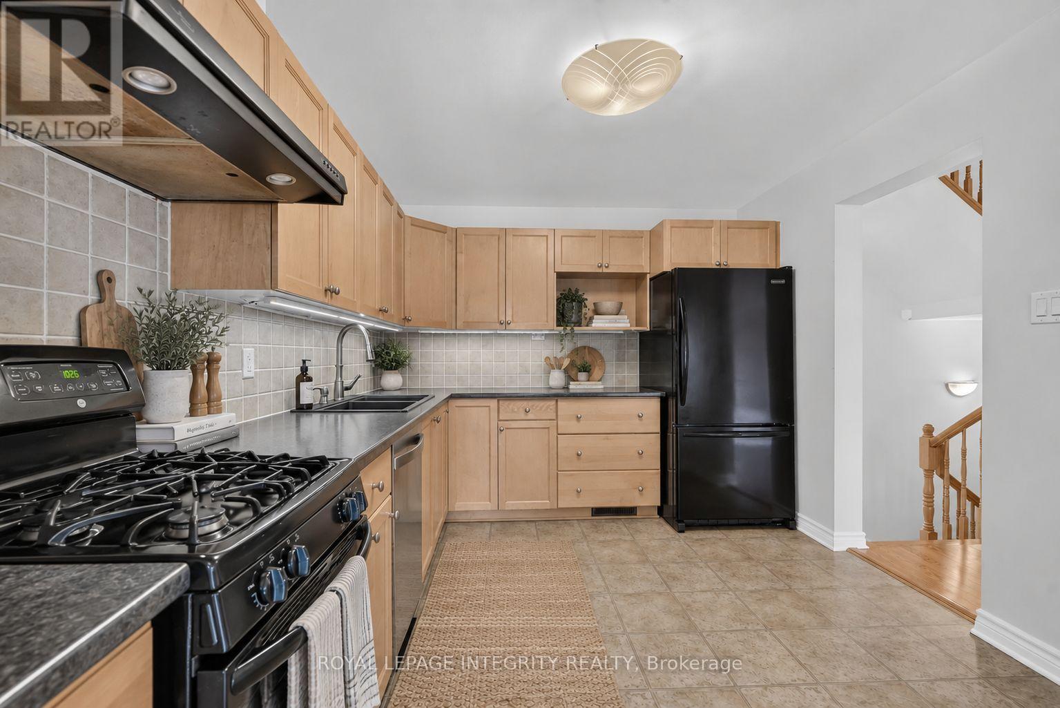 3 Bed, 3 Bath House for Sale in Ottawa – 356 HARVEST VALLEY AVENUE, Ottawa – MLS# X13764742 - Image 11