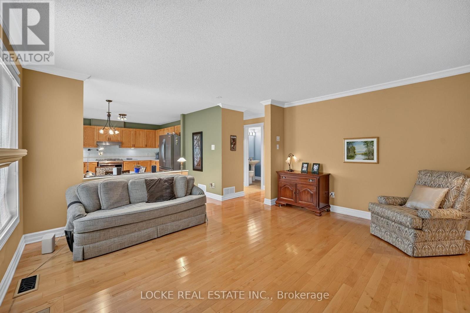 3 Bed, 3 Bath House for Sale in Ottawa – 5934 GLADEWOODS PLACE, Ottawa – MLS# X13764764 - Image 17