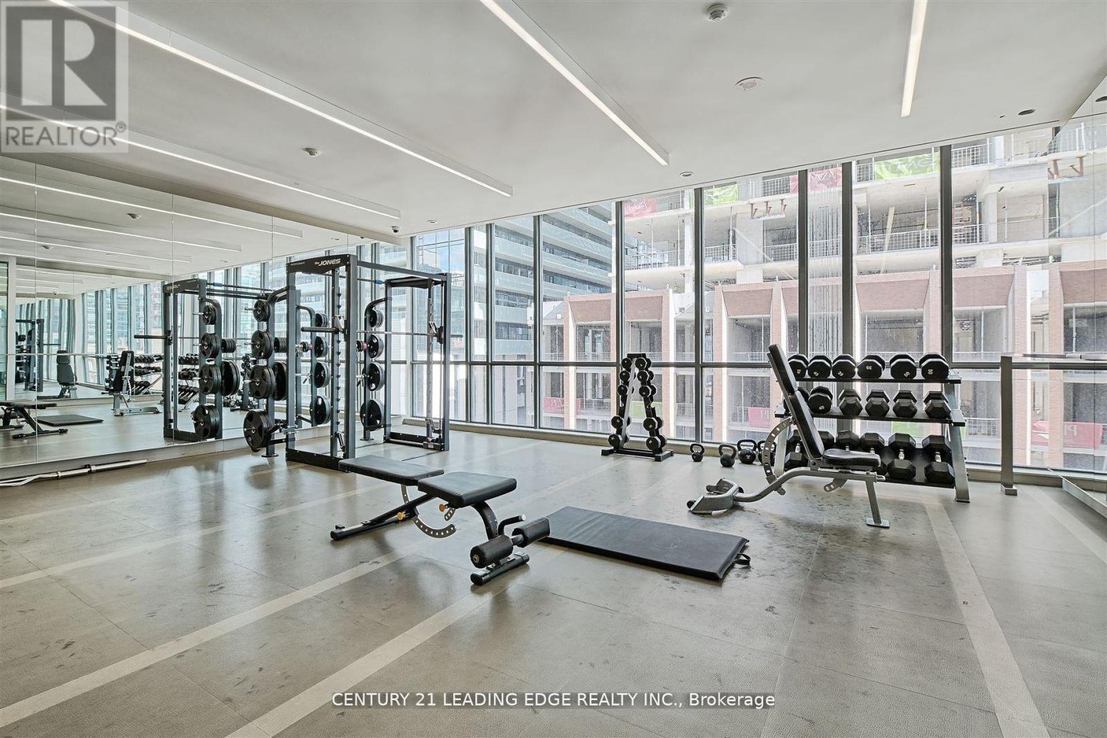 #405 8 CHARLOTTE STREET - 21