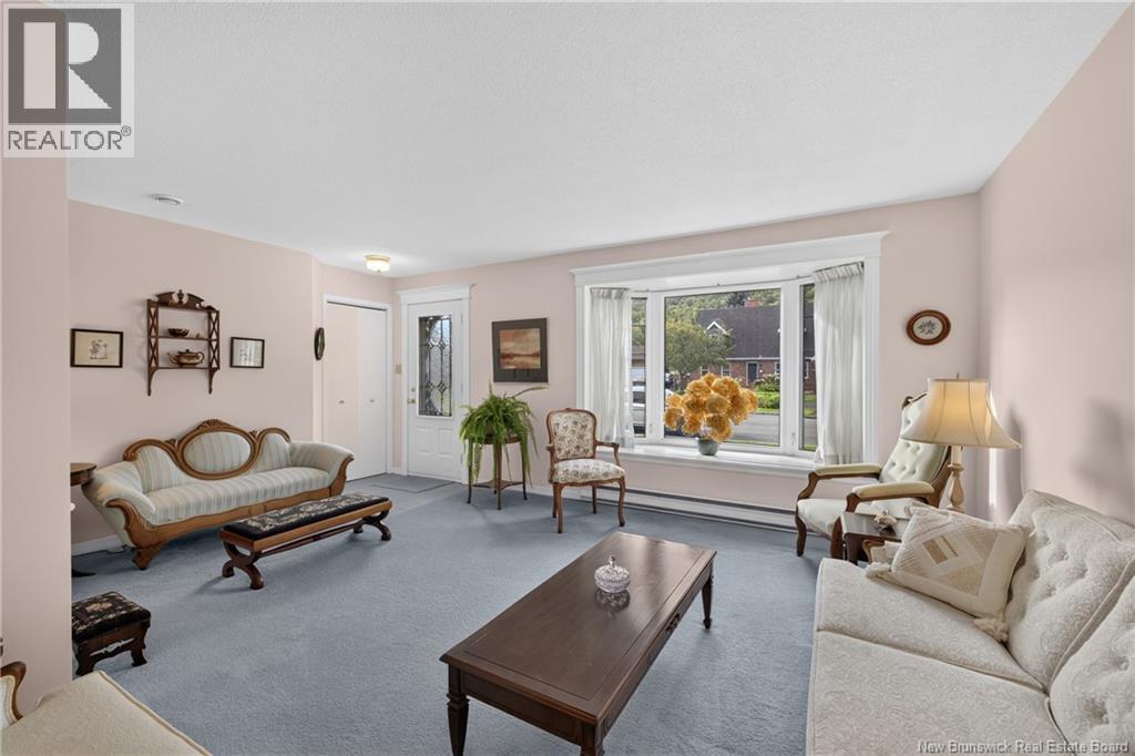 11 Walker Crescent - Image 25