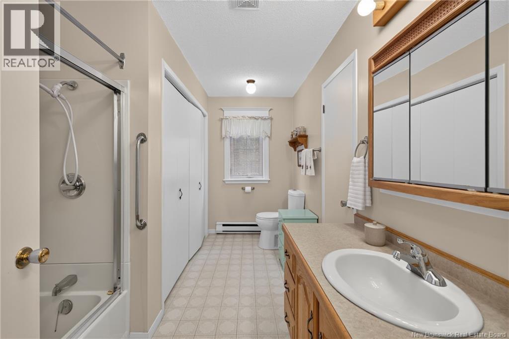 11 Walker Crescent - 32