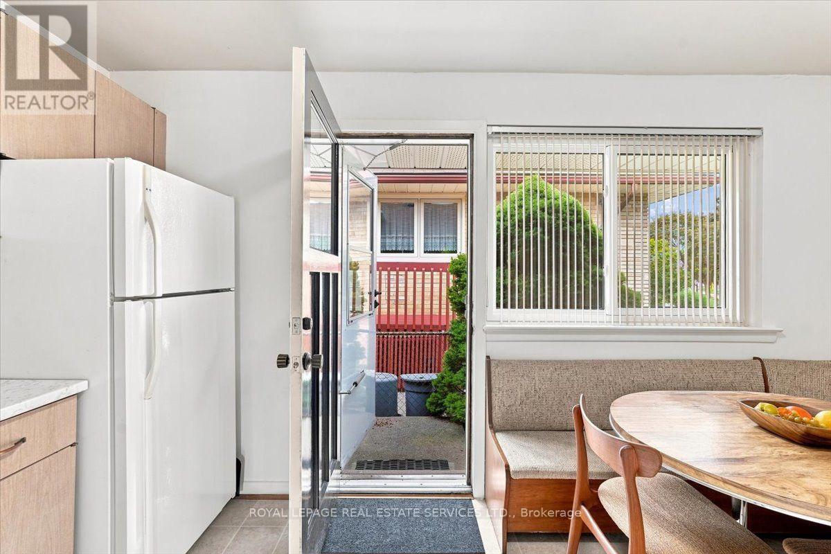 142 CASS AVENUE - 11