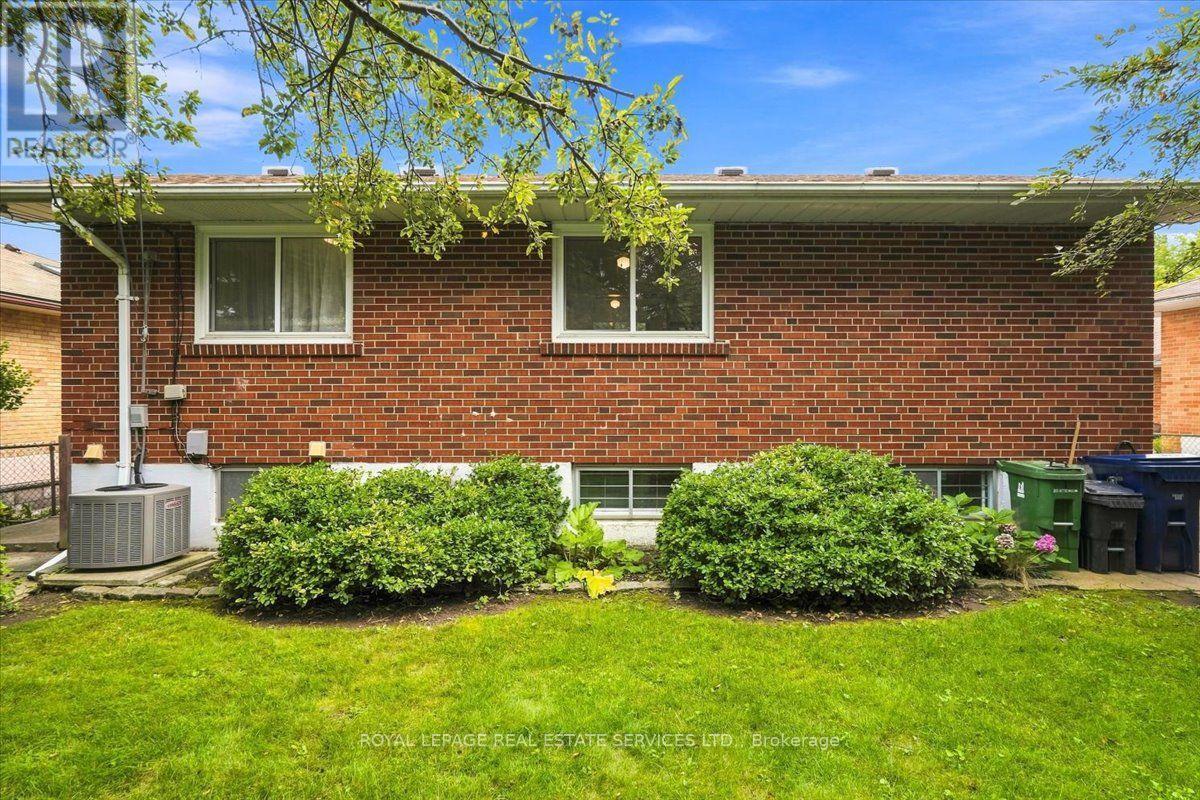142 CASS AVENUE - 25