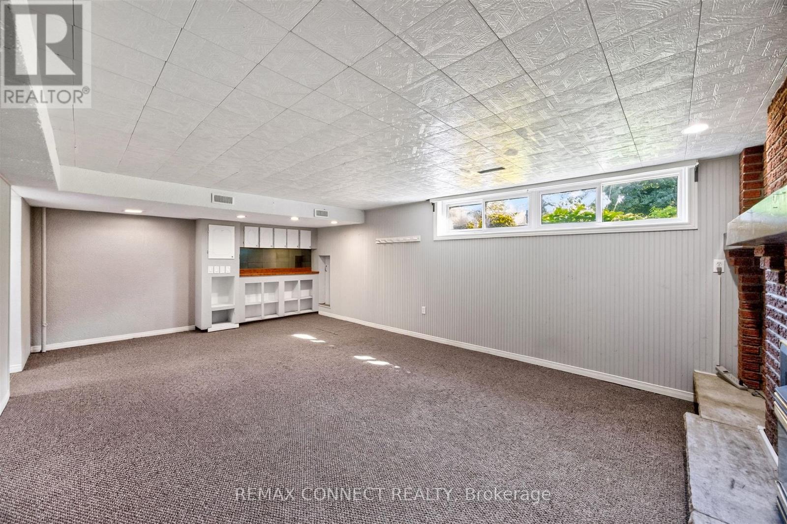 42 BAINHART CRESCENT - 19