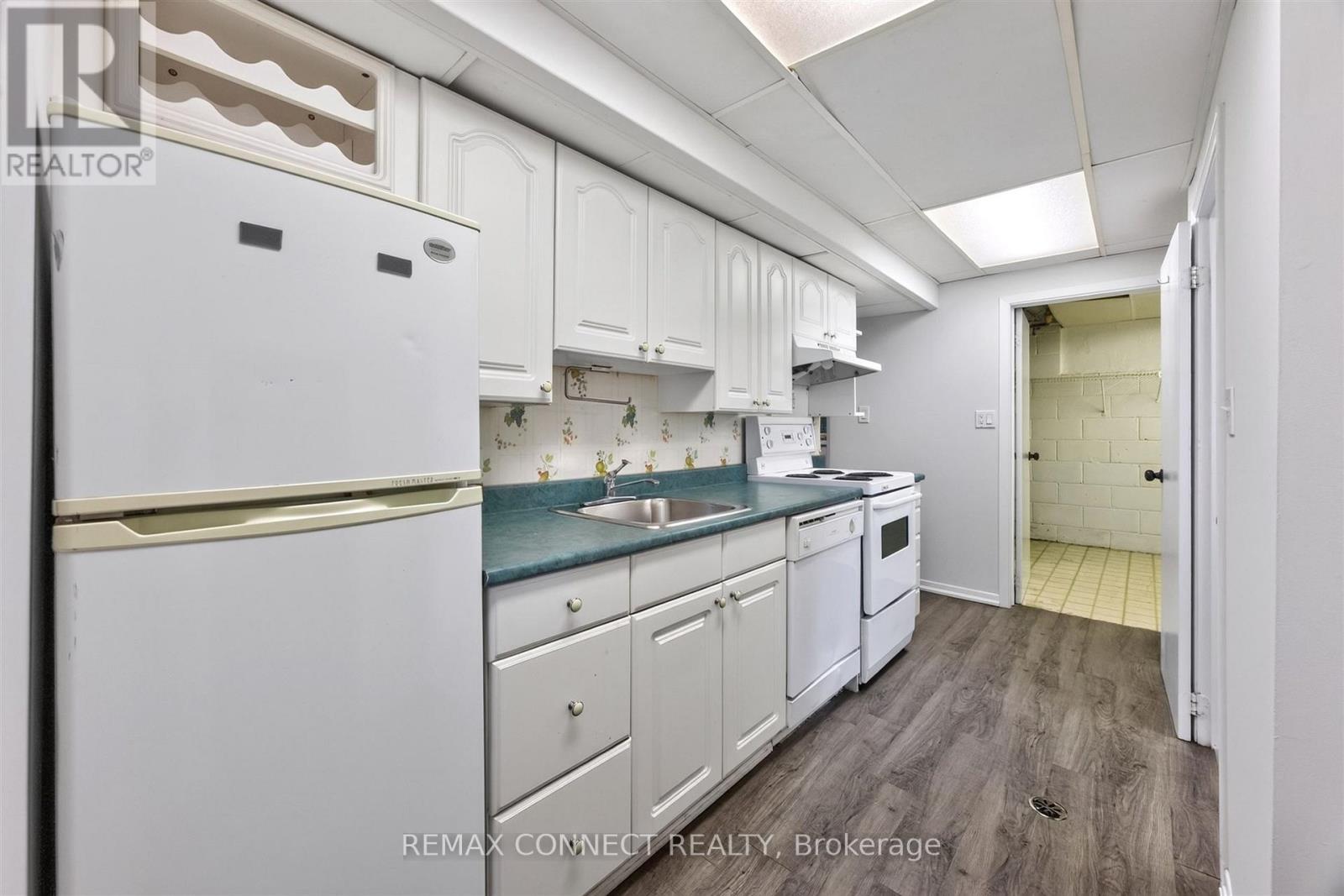 42 BAINHART CRESCENT - 21