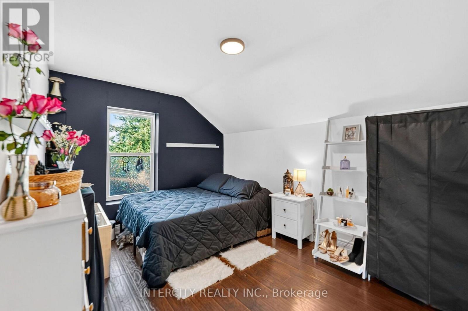 98 ESSA STREET - 27