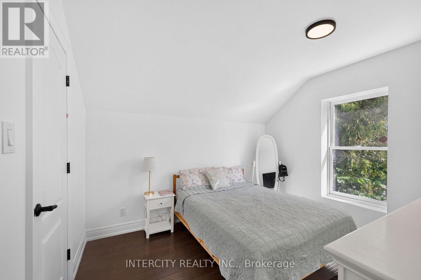 98 ESSA STREET - 28